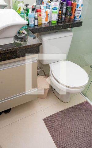Casa de condomínio à venda com 110m², 2 quartos e 1 vaga Casa de condomínio à venda com 110m², 2 quartos e 1 vagaBanheiro da suíte
