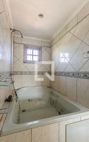 Casa à venda com 150m², 6 quartos e 2 vagas Casa à venda com 150m², 6 quartos e 2 vagasBanheiro da Suíte
