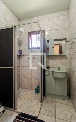Casa à venda com 150m², 6 quartos e 2 vagas Casa à venda com 150m², 6 quartos e 2 vagasBanheiro Social 2