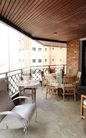 Apartamento para alugar com 270m², 4 quartos e 5 vagasVaranda da sala 