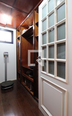 Apartamento para alugar com 270m², 4 quartos e 5 vagasCloset da suíte 1 