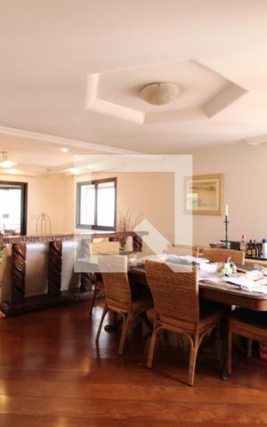 Apartamento para alugar com 270m², 4 quartos e 5 vagasSala