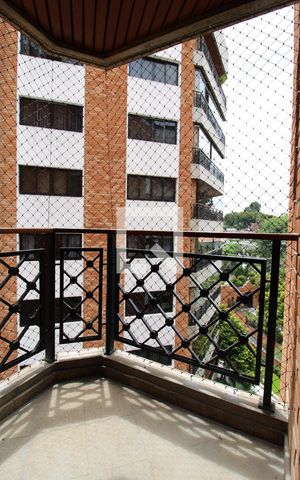 Apartamento para alugar com 270m², 4 quartos e 5 vagasSacada da suíte 2 