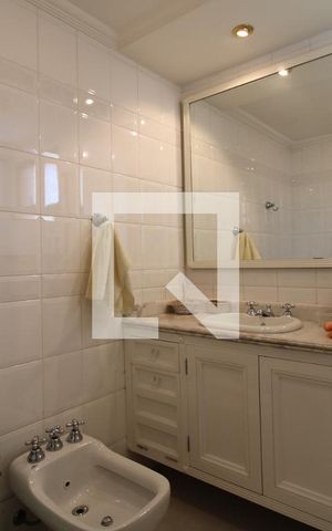 Apartamento para alugar com 270m², 4 quartos e 5 vagasBanheiro 2 da suíte 1 