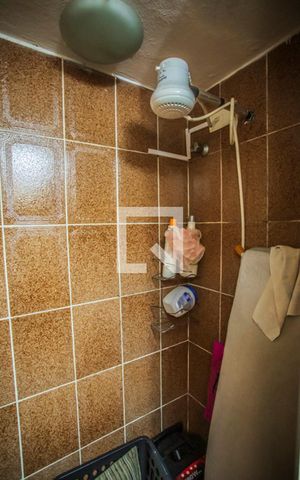 Casa à venda com 162m², 3 quartos e 1 vaga Casa à venda com 162m², 3 quartos e 1 vagaBanheiro de Serviço - Chuveiro