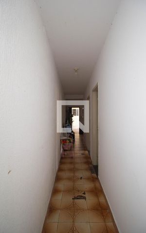 Casa à venda com 320m², 5 quartos e 1 vaga Casa à venda com 320m², 5 quartos e 1 vagaCorredor