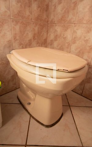 Casa à venda com 320m², 5 quartos e 1 vaga Casa à venda com 320m², 5 quartos e 1 vagaCasa 2 - Lavabo