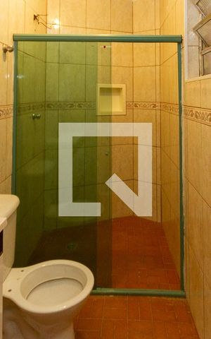 Casa para alugar com 54m², 2 quartos e sem vaga Casa para alugar com 54m², 2 quartos e sem vagaBanheiro Da Suite