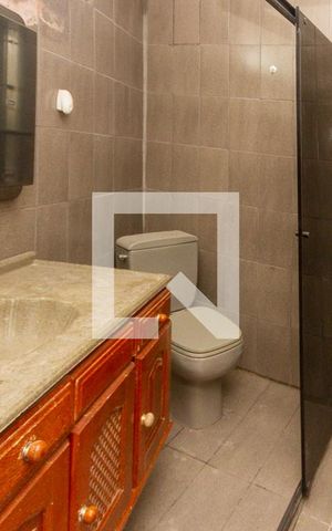 Casa para alugar com 54m², 2 quartos e sem vaga Casa para alugar com 54m², 2 quartos e sem vagaBanheiro Social