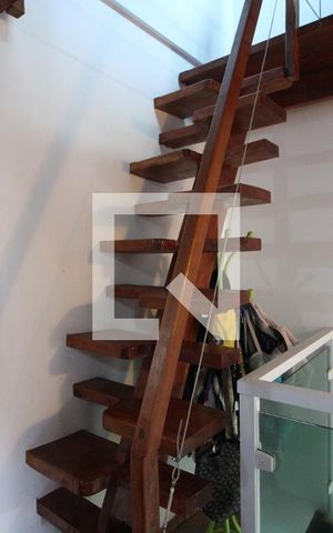 Casa à venda com 289m², 4 quartos e 2 vagasEscada