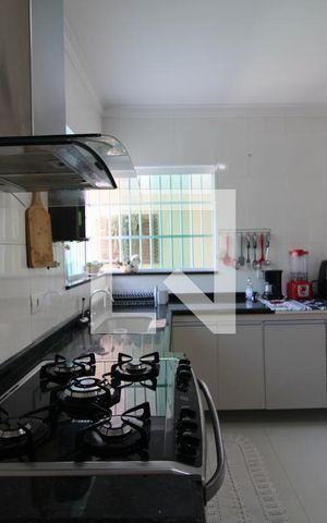 Casa à venda com 289m², 4 quartos e 2 vagasCozinha