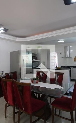 Casa à venda com 289m², 4 quartos e 2 vagasSala