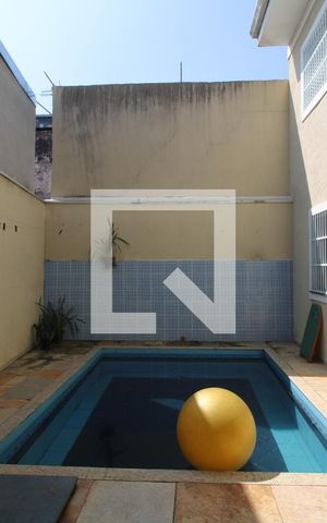Casa à venda com 289m², 4 quartos e 2 vagasPiscina