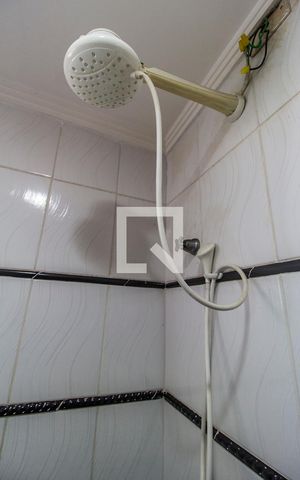 Apartamento à venda com 64m², 2 quartos e 1 vagaDetalhe do banheiro