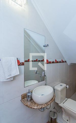 Casa à venda com 214m², 4 quartos e 3 vagas Casa à venda com 214m², 4 quartos e 3 vagasLavabo