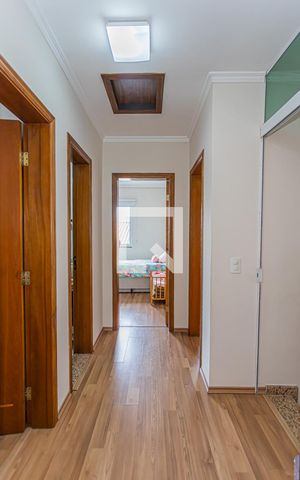 Casa à venda com 214m², 4 quartos e 3 vagas Casa à venda com 214m², 4 quartos e 3 vagasHall dos quartos