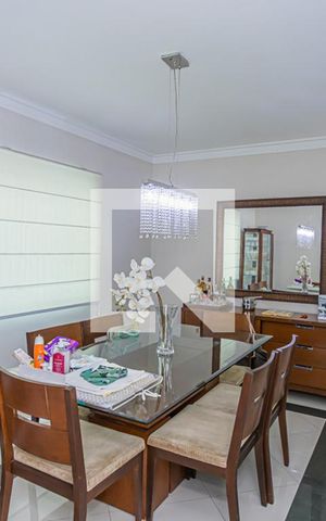 Casa à venda com 214m², 4 quartos e 3 vagas Casa à venda com 214m², 4 quartos e 3 vagasSala de Jantar