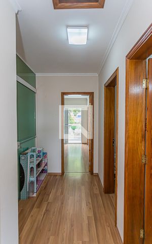 Casa à venda com 214m², 4 quartos e 3 vagas Casa à venda com 214m², 4 quartos e 3 vagasHall dos quartos