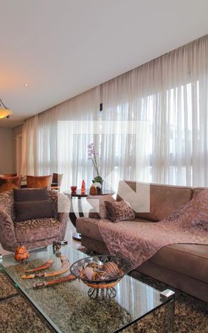 Apartamento à venda com 147m², 4 quartos e 4 vagasSala