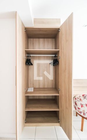 Studio para alugar com 35m², 1 quarto e 1 vaga Studio para alugar com 35m², 1 quarto e 1 vagaArmário
