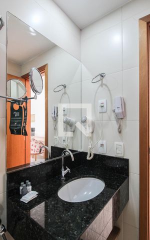 Studio para alugar com 35m², 1 quarto e 1 vaga Studio para alugar com 35m², 1 quarto e 1 vagaBanheiro
