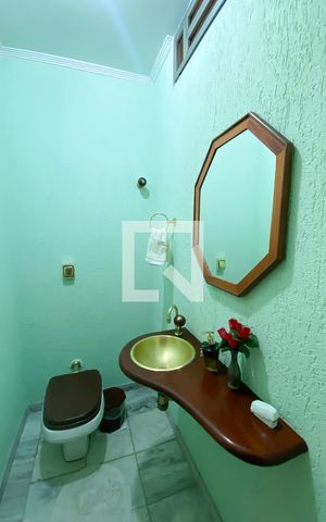Casa à venda com 100m², 3 quartos e 3 vagas Casa à venda com 100m², 3 quartos e 3 vagasLavabo
