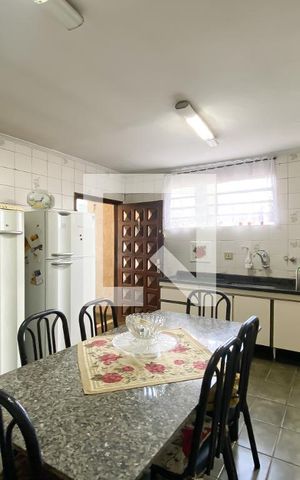 Casa à venda com 100m², 3 quartos e 3 vagas Casa à venda com 100m², 3 quartos e 3 vagasCozinha