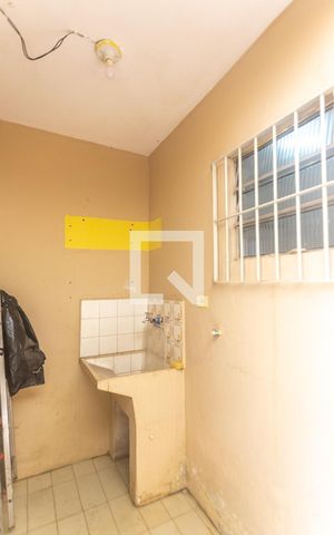 Casa à venda com 147m², 2 quartos e 2 vagas Casa à venda com 147m², 2 quartos e 2 vagasÁrea de serviço
