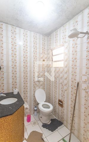 Casa à venda com 147m², 2 quartos e 2 vagas Casa à venda com 147m², 2 quartos e 2 vagasBanheiro social