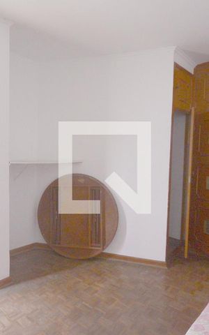 Casa para alugar com 609m², 5 quartos e 6 vagas Casa para alugar com 609m², 5 quartos e 6 vagasQuarto de Serviço