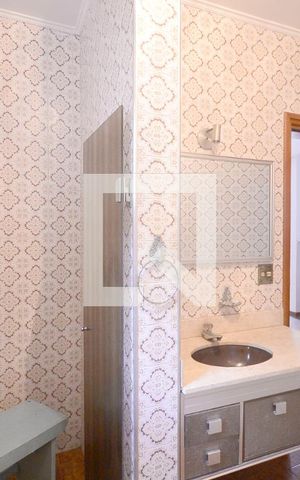 Casa para alugar com 609m², 5 quartos e 6 vagas Casa para alugar com 609m², 5 quartos e 6 vagasBanheiro de Serviço