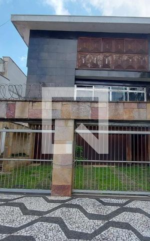 Casa para alugar com 609m², 5 quartos e 6 vagas Casa para alugar com 609m², 5 quartos e 6 vagasFachada
