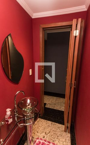 Casa à venda com 200m², 3 quartos e 2 vagas Casa à venda com 200m², 3 quartos e 2 vagasLavabo