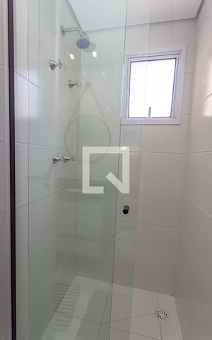 Apartamento para alugar com 56m², 2 quartos e 1 vaga Apartamento para alugar com 56m², 2 quartos e 1 vagaBanheiro social