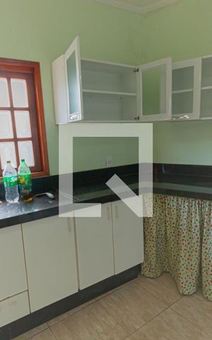 Casa de condomínio à venda com 297m², 4 quartos e 2 vagas Casa de condomínio à venda com 297m², 4 quartos e 2 vagascozinha