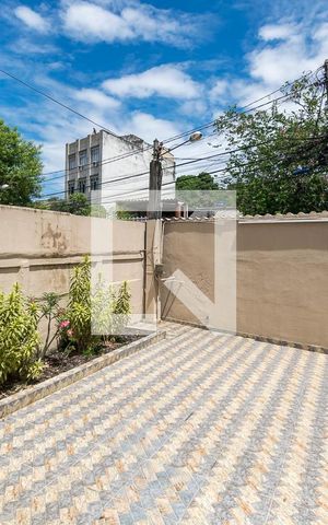 Casa à venda com 100m², 3 quartos e 2 vagas Casa à venda com 100m², 3 quartos e 2 vagasGaragem