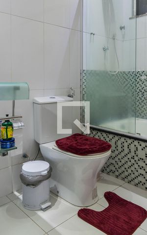 Casa à venda com 100m², 3 quartos e 2 vagas Casa à venda com 100m², 3 quartos e 2 vagasBanheiro