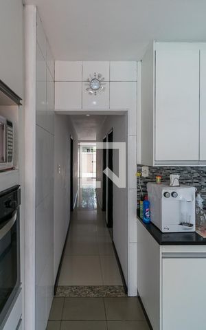 Casa à venda com 100m², 3 quartos e 2 vagas Casa à venda com 100m², 3 quartos e 2 vagasCozinha