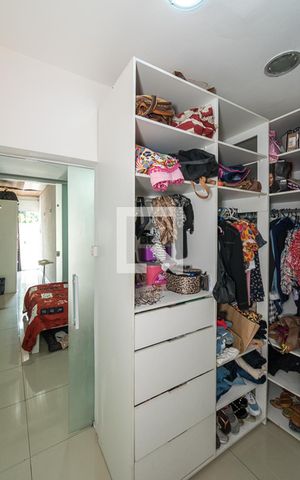 Casa à venda com 100m², 3 quartos e 2 vagas Casa à venda com 100m², 3 quartos e 2 vagasQuarto
