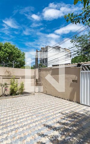 Casa à venda com 100m², 3 quartos e 2 vagas Casa à venda com 100m², 3 quartos e 2 vagasGaragem