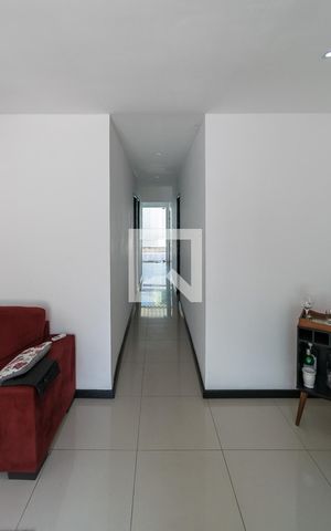 Casa à venda com 100m², 3 quartos e 2 vagas Casa à venda com 100m², 3 quartos e 2 vagasSala