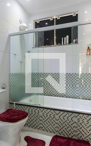 Casa à venda com 100m², 3 quartos e 2 vagas Casa à venda com 100m², 3 quartos e 2 vagasBanheiro