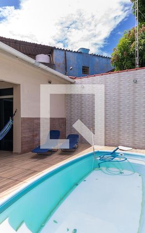 Casa à venda com 100m², 3 quartos e 2 vagas Casa à venda com 100m², 3 quartos e 2 vagasPiscina