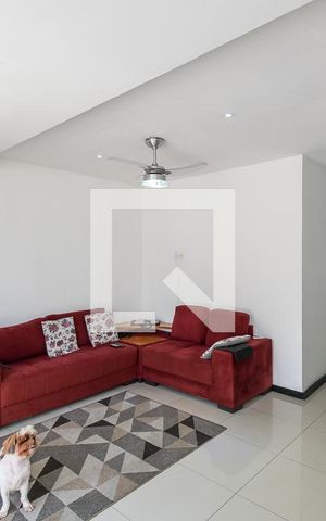 Casa à venda com 100m², 3 quartos e 2 vagas Casa à venda com 100m², 3 quartos e 2 vagasSala