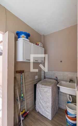 Casa à venda com 100m², 3 quartos e 2 vagas Casa à venda com 100m², 3 quartos e 2 vagasÁrea de Serviço