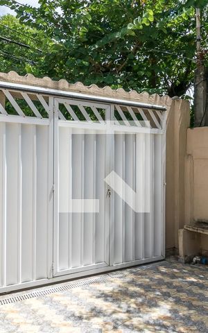 Casa à venda com 100m², 3 quartos e 2 vagas Casa à venda com 100m², 3 quartos e 2 vagasGaragem