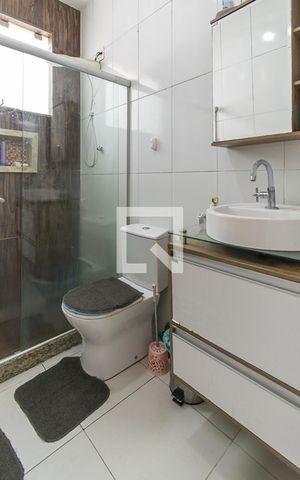 Casa à venda com 100m², 3 quartos e 2 vagas Casa à venda com 100m², 3 quartos e 2 vagasBanheiro 2