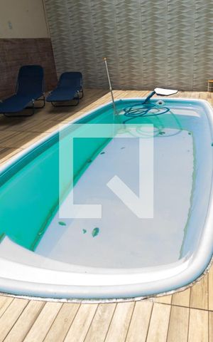 Casa à venda com 100m², 3 quartos e 2 vagas Casa à venda com 100m², 3 quartos e 2 vagasPiscina