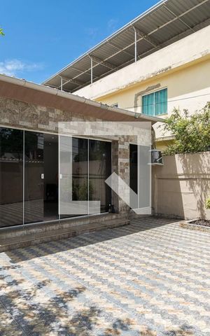 Casa à venda com 100m², 3 quartos e 2 vagas Casa à venda com 100m², 3 quartos e 2 vagasGaragem