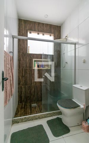 Casa à venda com 100m², 3 quartos e 2 vagas Casa à venda com 100m², 3 quartos e 2 vagasBanheiro 2